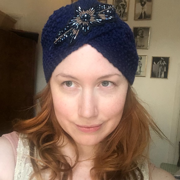 ❄️ turban style knit winter hat with beaded appliqué - Picture 6 of 7